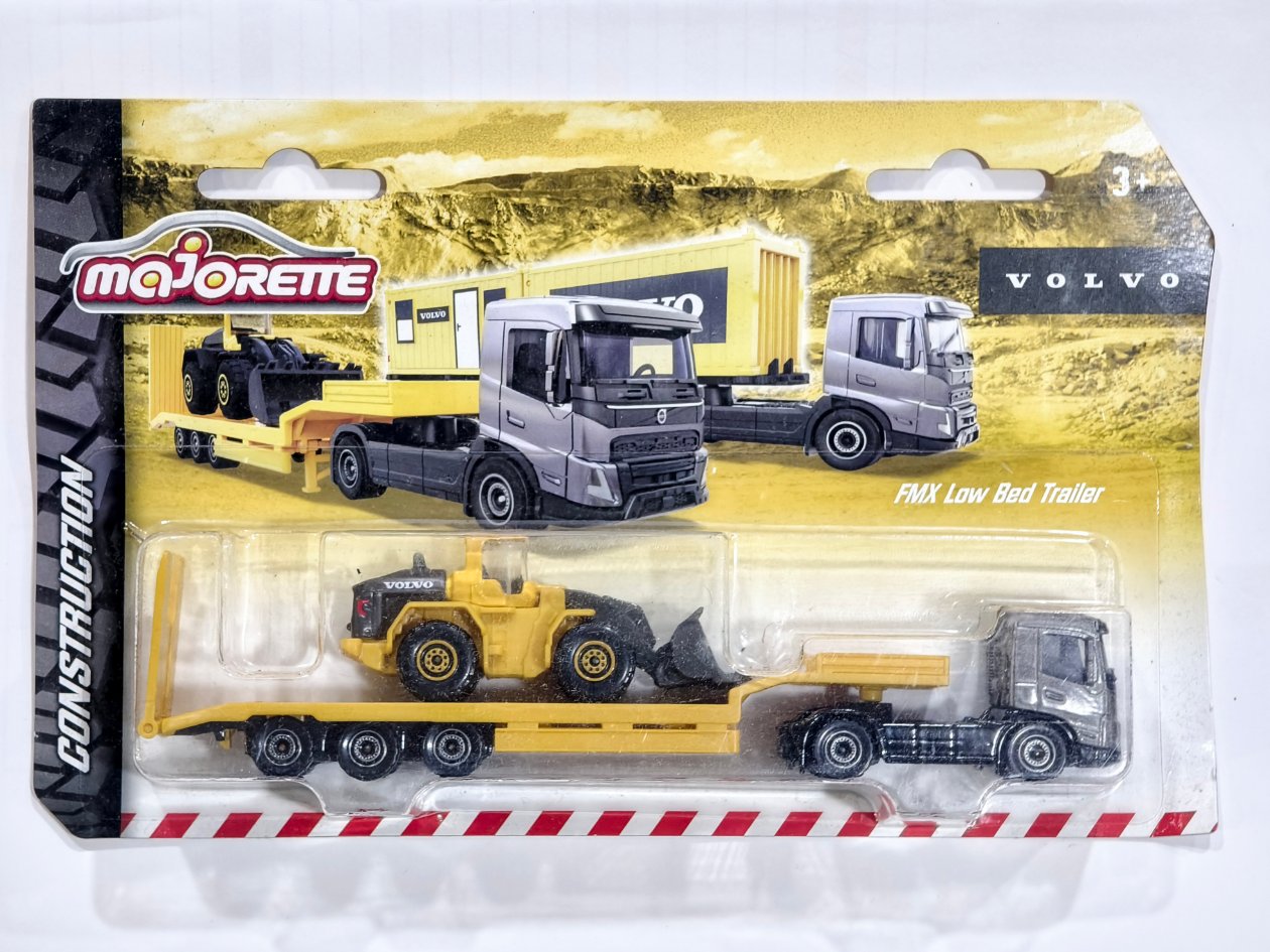 FMX Low Bed Trailer with Excavator Construction