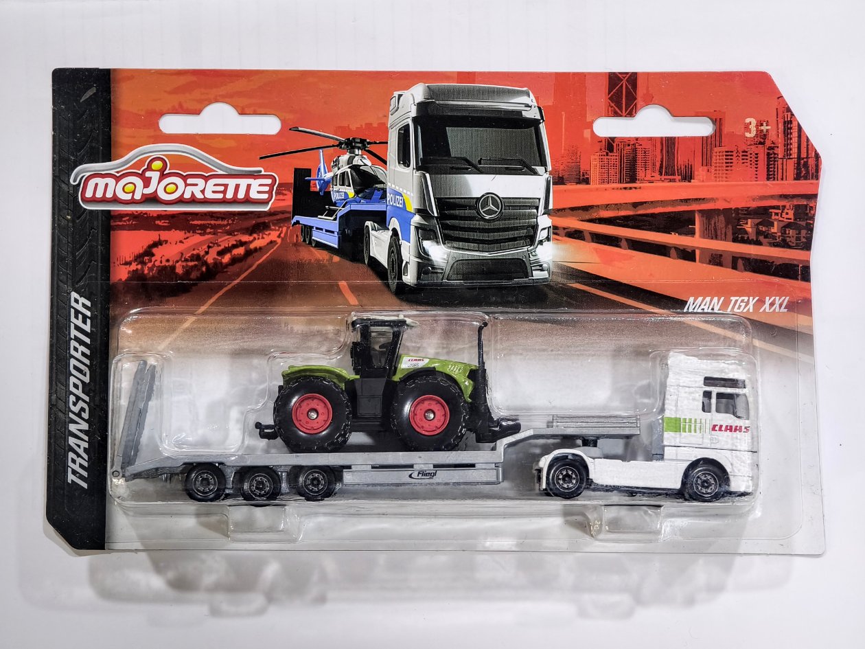 MAN TGX XXL with Tractor Transporter